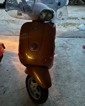 Vespa et4