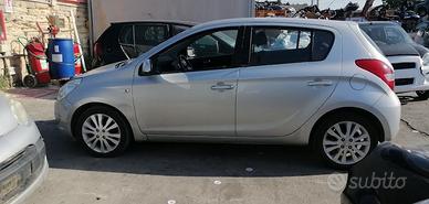 Ricambi Hyundai I 20 1.6 D del 2010 motore D4FB