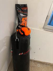Sacco + guantoni da boxe