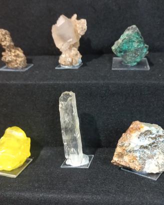 minerali, lotto 28 esemplari mondo 