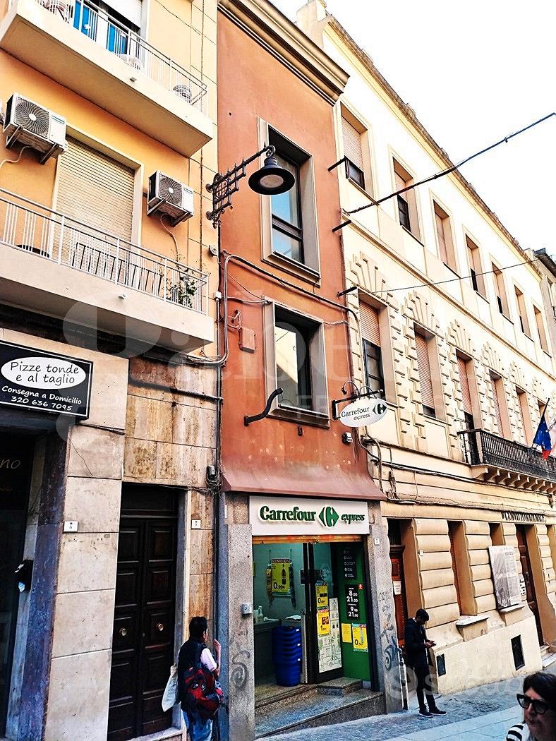 Palazzo d'epoca commerciale Via Manno