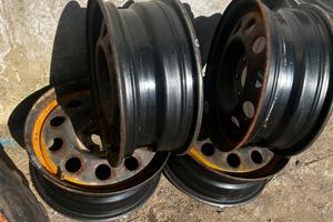 Cerchi e copricerchi alfa 147 15”