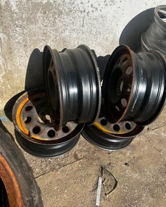 Cerchi e copricerchi alfa 147 15”