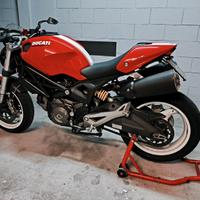 Ducati Monster 696