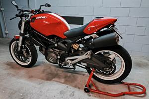 Ducati Monster 696