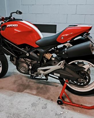 Ducati Monster 696
