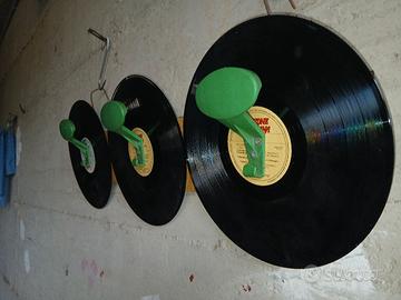 appendiabiti vintage in dischi vinile 