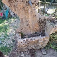 Fontana da giardino scolpita in pietra