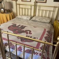 Letto matrimoniale in ottone fatto da un artigiano