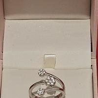 anello con diamanti