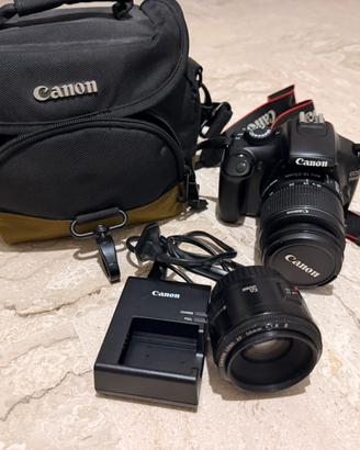 Canon 1100D con due obiettivi