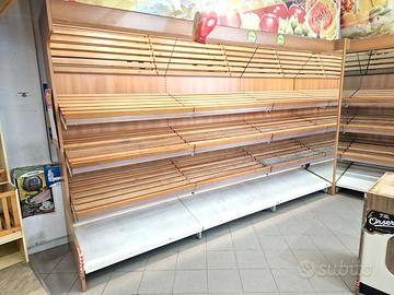 2 scaffalature in legno self-service usate