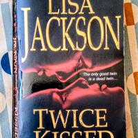 Libro in inglese "Twice kissed" di Lisa Jackson.
