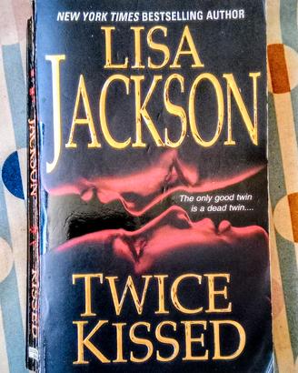 Libro in inglese "Twice kissed" di Lisa Jackson.