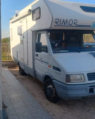 Rimor sloop 590 6 posti Iveco Daily 