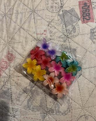 fermagli a forma di fiore