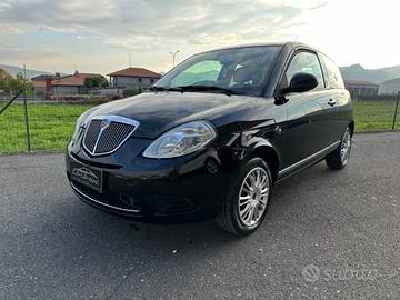 Lancia Ypsilon 1.3 MJT 75 CV Unyca