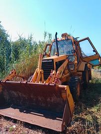 Escavatore terna caterpillar 438