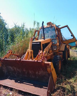 Escavatore terna caterpillar 438