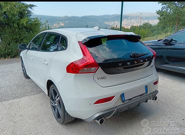 Volvo V40 Rdesign Momentum D2 120cv 2019