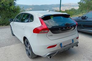 Volvo V40 Rdesign Momentum D2 120cv 2019
