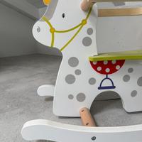Cavallo a dondolo in legno