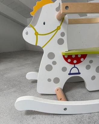 Cavallo a dondolo in legno