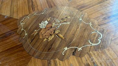 Mobili stile vintage-tavolo-sedie-cristalliera