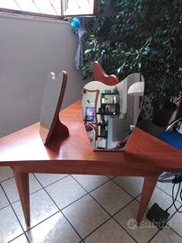 Tavolo tecnico con tre specchi