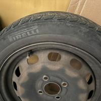 Gomme e cerchi in ferro