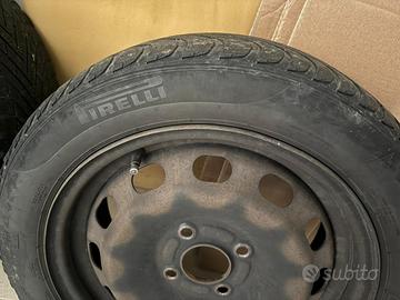 Gomme e cerchi in ferro