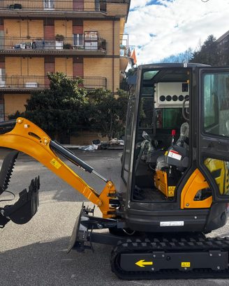 Miniescavatore HY25 25 q.li NUOVO 0 ORE - Cabina A
