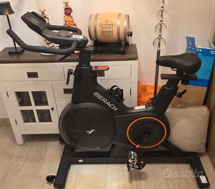 Cyclette con simulazione di pendenza

