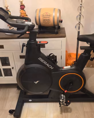 Cyclette con simulazione di pendenza

