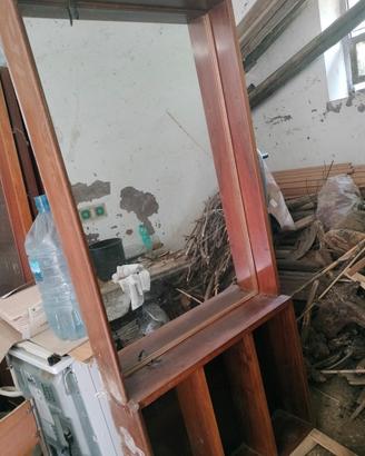 specchio in noce con scaffale a RIETI 