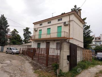 Villa a Lanciano, via del Mare, 3 locali