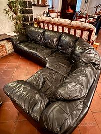 Divano ad L in pelle nera  Divani & Divani