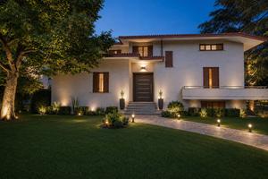 Villa con taverna, garage e giardino