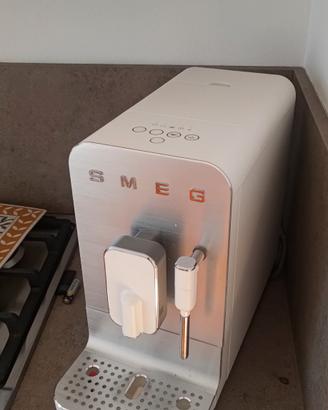 macchina caffè automatica smeg