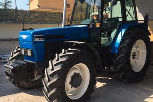 Ford New Holland 8340 trattore