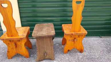 Set composto da 2 sgabelli con schienale basso pi