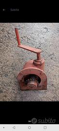 Argano manuale e stabilizzatore automatico di tens