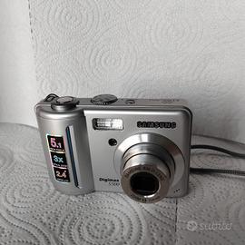 macchina fotografica compatta digitale 