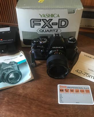 Yashica FX-D Quartz + Obiettivo ML 42-75mm