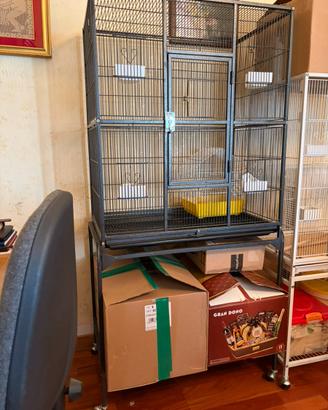 Livorno - Gabbia ampia per pappagalli