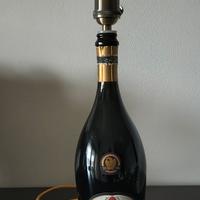 Bottiglia Giulio Ferrari porta lampada e lampadina