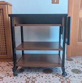 Mobiletto pc con rotelle 