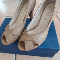 décolleté in pelle