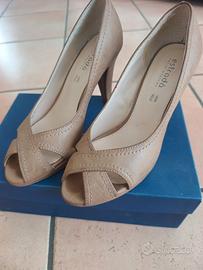 décolleté in pelle