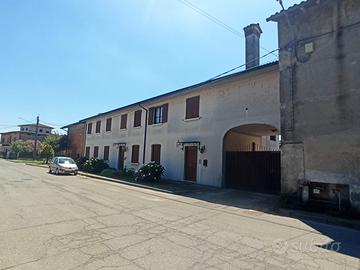 Complesso immobiliare composto da tre appartamenti